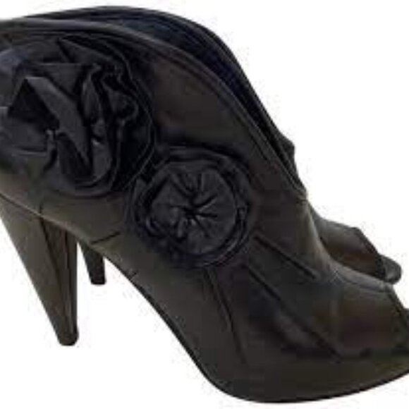 Vince Camuto Alta Black Leather Heels Size 6.5 Rosette Details Peep Toe - Picture 4 of 13